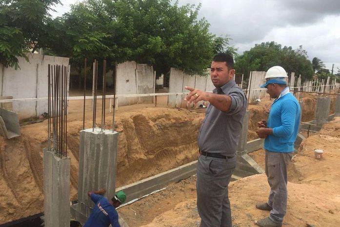 Fênix vistoria obra na zona rural de Arapiraca