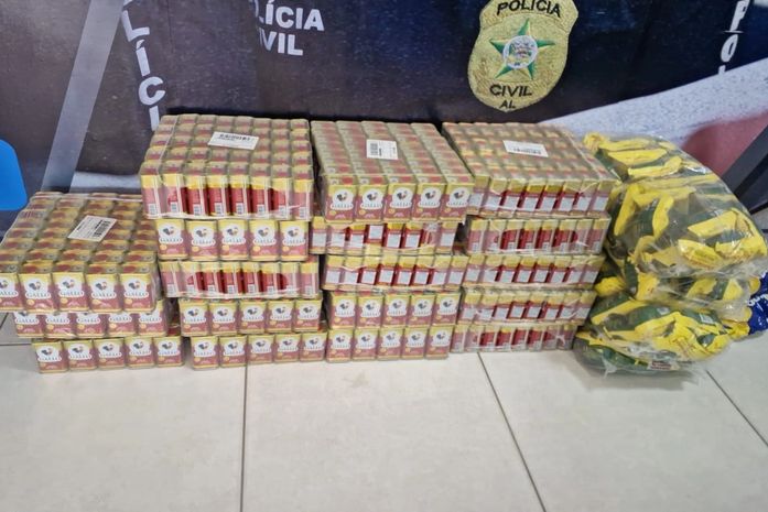Dupla é presa furtando 720 unidades de azeite, 90 pacotes de café e outros alimentos em atacadista de Maceió