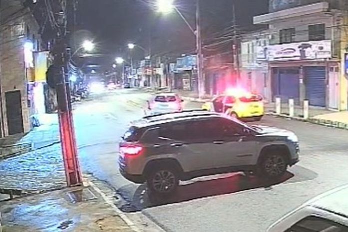 Suspeito é preso após assaltar casal e provocar acidente durante perseguição no Jacintinho; veja
