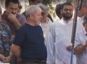 Lula aparece do lado de fora no Sindicato dos Metalúrgicos no ABC Paulista