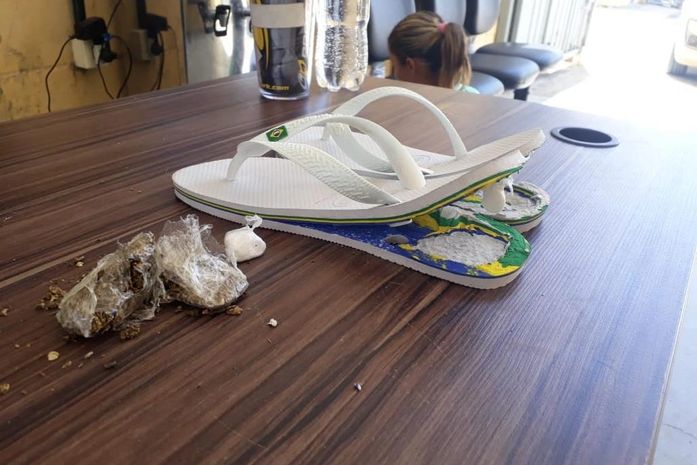 Mulheres são flagradas com maconha e cocaína na sandália em penitenciária de Maceió
