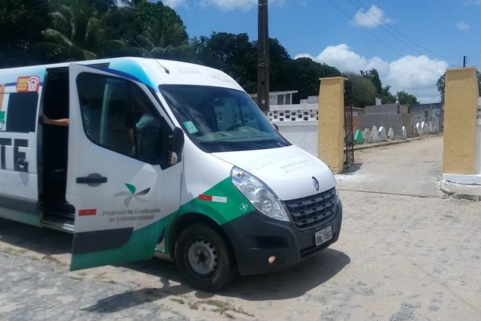 Equipes da abordagem social estiveram nos oito cemitérios públicos que prestam serviços funerários à população.