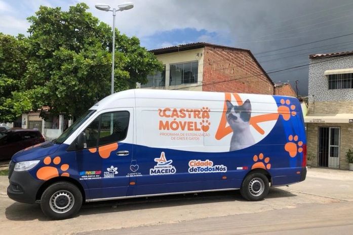 O Castramóvel é uma unidade móvel de esterilização dotado de estrutura para realizar a castração de cães e gatos de Maceió.