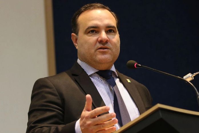 Bolsonaro oficializa indicação de Jorge Oliveira para o TCU