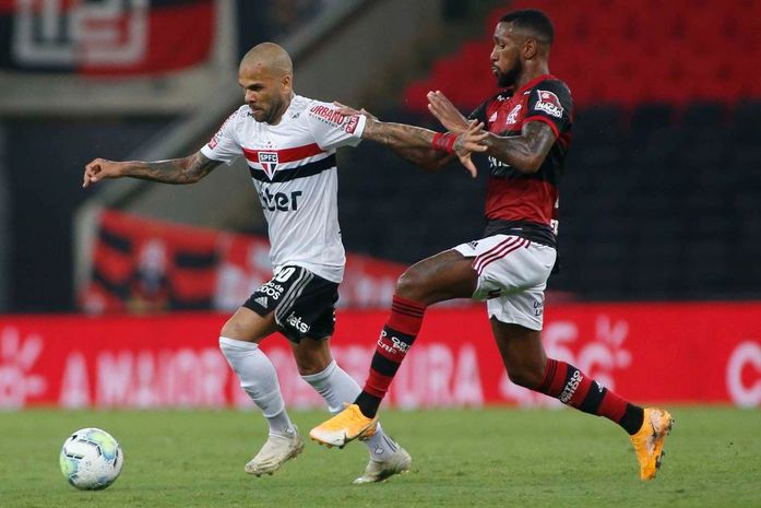 Flamengo visita São Paulo em busca de título do Brasileiro