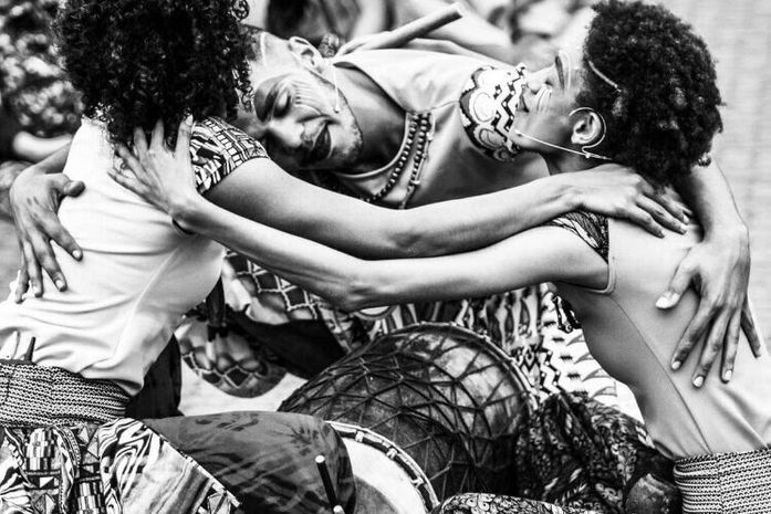 Projeto Em Cantos Africanos apresenta espetáculo neste domingo