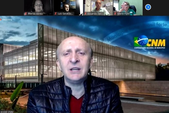 Conselho Político da CNM debate retomada de aulas presenciais nos Municípios e novo Fundeb