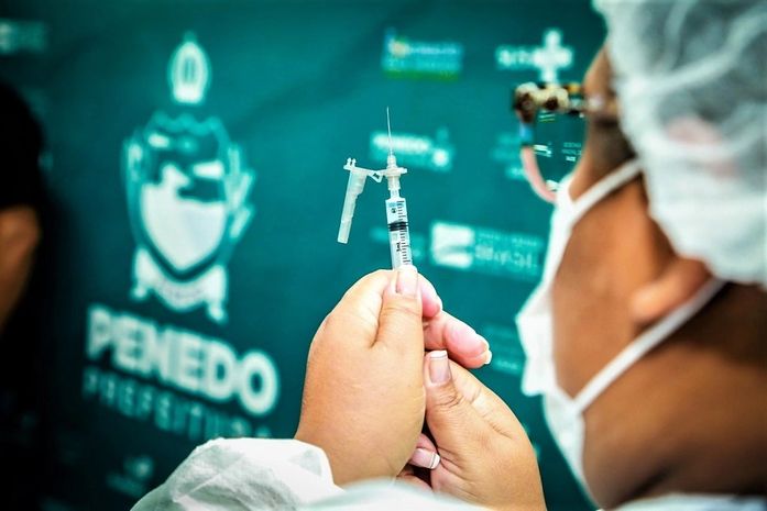 Penedo avança campanha de vacinação contra Covid para jovens com 18 anos