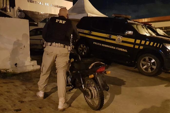 PRF prende cinco pessoas e recupera três veículos adulterados nas BRs que cortam Alagoas