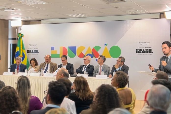 Deputado Rafael Brito participa de reunião no MEC de apresentação do resultado dos indicadores de qualidade da Educação Superior