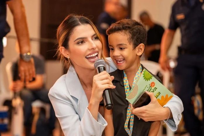 Pesquisa fantasma “elege” senadora