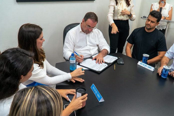 Prefeito Luciano Barbosa assina ordem de serviço para obras de drenagem e pavimentação entre o Povoado Canaã e a Tabela