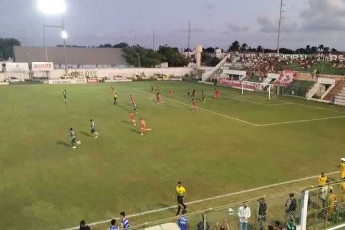 Coruripe e Penedense empatam por 1 a 1 na abertura da semifinal da Copa Alagoas