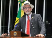 Senador diz que Operação Lava-Jato é perseguição ao PT