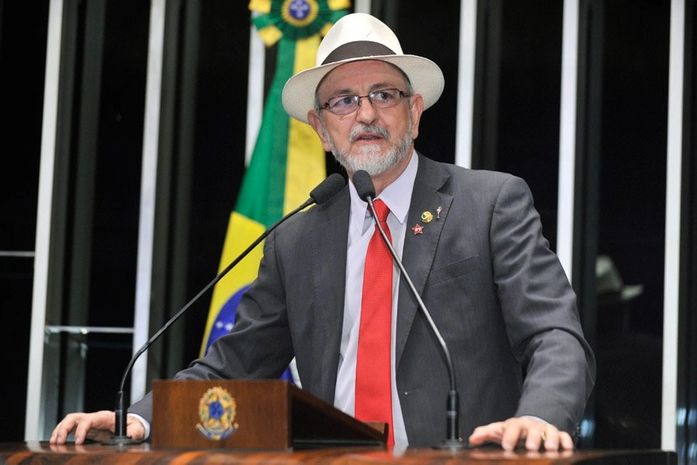 Senador diz que Operação Lava-Jato é perseguição ao PT