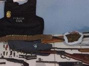 Policiais civis apreendem 10 armas em residência no interior onde era ponto de venda de drogas