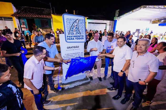 Luciano entrega escola, ginásio, CRAS, UBS, praça, iluminação em LED e agora 12 ruas pavimentadas em Canafístula