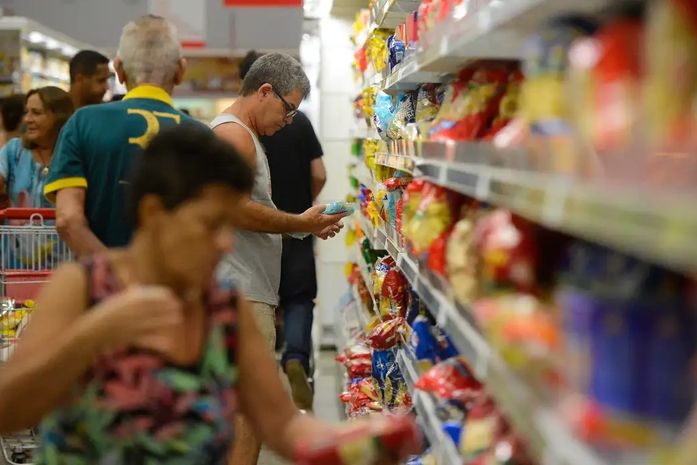 56% dos brasileiros consideram que economia do país piorou nos últimos 12 meses