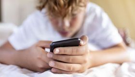 Confinamento digital nas férias escolares acende alerta para dores crônicas em crianças e adolescentes de AL