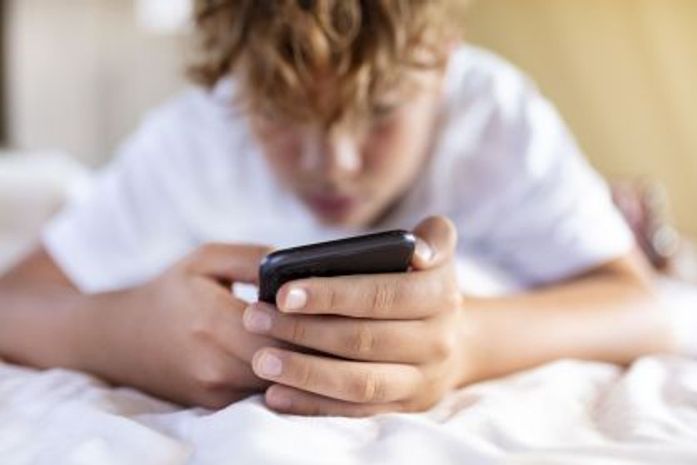 Confinamento digital nas férias escolares acende alerta para dores crônicas em crianças e adolescentes de AL