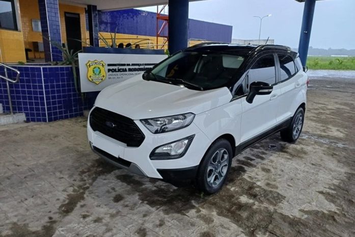 Carro roubado em Recife que circulava em Rio Largo é recuperado; condutor é preso