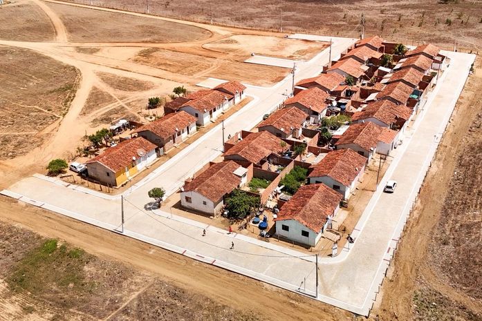 Prefeito Theobaldo Cintra celebra inauguração de pavimentação em Major Izidoro