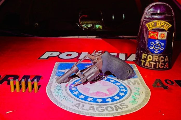 PM apreende duas armas de fogo e drogas em Maceió e São Miguel dos Campos