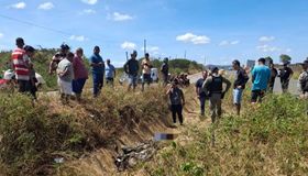 Idoso morre após perder controle de moto e cair no canteiro da AL-115, em Palmeira dos Índios