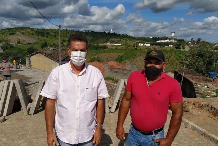 Prefeito de Branquinha acompanha andamento de obras do Minha Cidade Linda