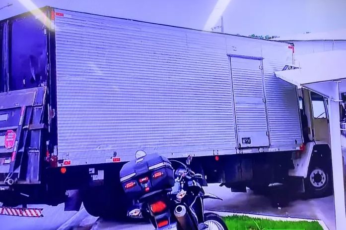 Caminhão colide com UBS recém-inaugurada e assusta moradores de Bebedouro