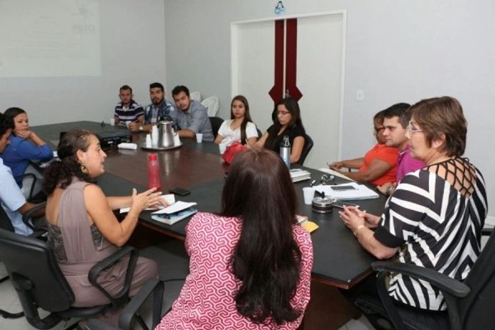 Prefeita Célia recebe projeto arquitetônico do Espaço Agapi