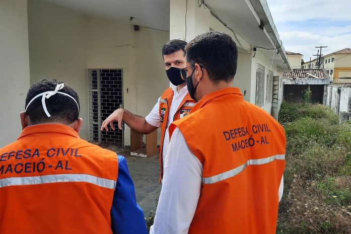 Comitê Técnico coordenado pela Defesa Civil vistoria áreas fora da área de risco