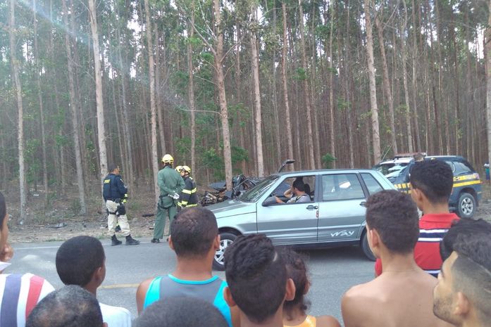 Durante perseguição policial, dois suspeitos de furto morrem em colisão na AL-210
