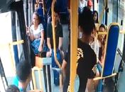 Assalto a micrôonibus que faz linha Cruzeiro do Sul / Centro