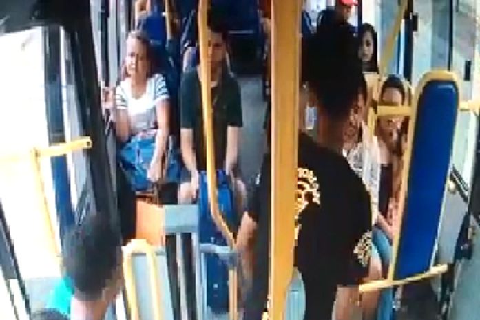 Assalto a micrôonibus que faz linha Cruzeiro do Sul / Centro