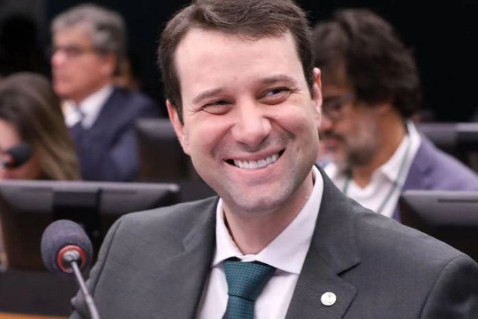 Relatório do deputado Daniel que fortalece o acesso a livros nas escolas é aprovado na Câmara