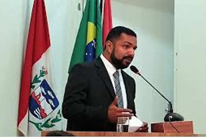 Lucas aprova lei que regulamenta passagens