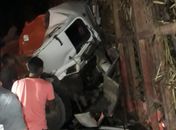 Motorista ficou preso às ferragens