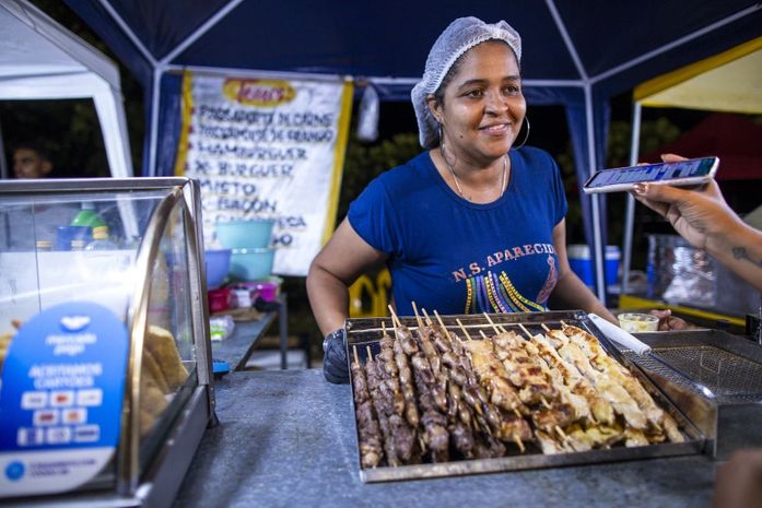 Ambulantes faturam renda extra no segundo final de semana do Verão Massayó