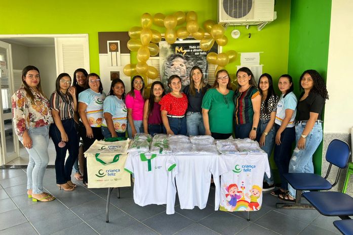 Em Piranhas, visitadores do Programa Criança Feliz recebem kit fardamento ⠀