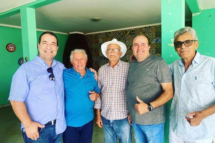 Oliveiro Piancó encabeça a mobilização que tem até a presença do atual vice-prefeito Alberes