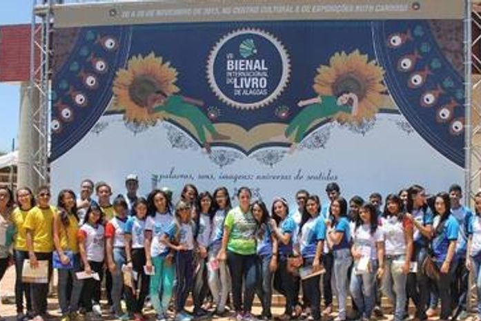 Estudantes de Palmeira dos Índios visitam a Bienal Internacional do Livro de Alagoas