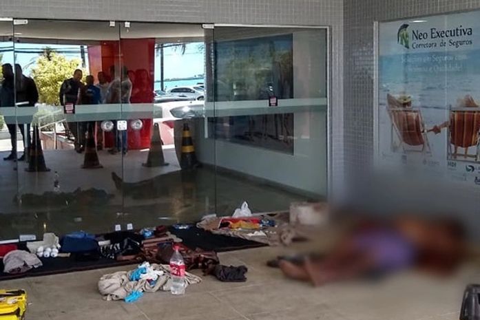 Filho de morador de rua se apresenta à polícia e confessa ter matado o pai no Centro de Maceió