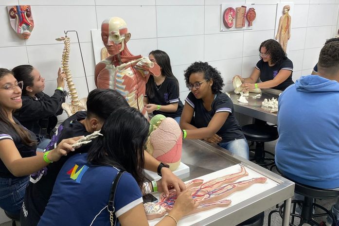 Estudantes participam de Feira das Profissões para facilitar a escolha do curso superior