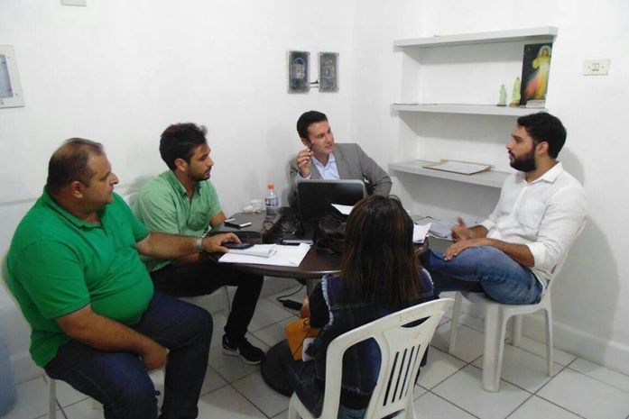 Prefeito de Santana do Mundaú reúne secretariado para discutir planejamento de ações