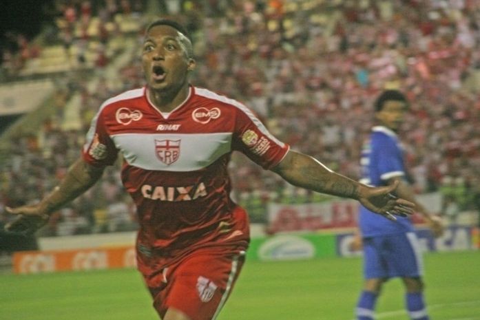 Danilo Pires comemora gol do CRB