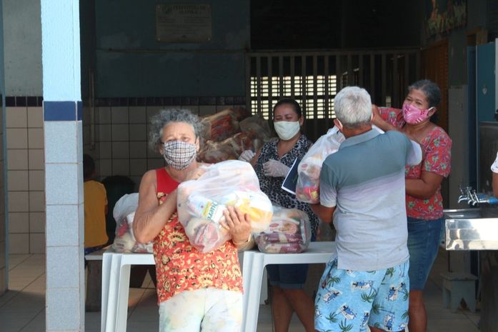 Prefeitura de Arapiraca distribui kits merenda em comunidades carentes