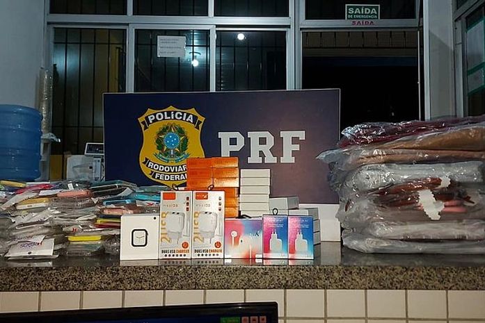 PRF apreende mais de 400 mercadorias sem nota fiscal na BR-101, em São Sebastião