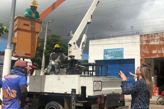 Prefeitura de Major Isidoro faz substituição de lâmpadas comuns por lâmpadas de Led