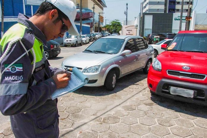 Agentes teriam sido ameaçados por suposto policial